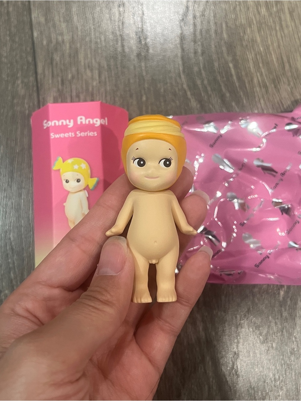 Brand NEW Sonny Angel Sweets Series Mini Figure - cream puff